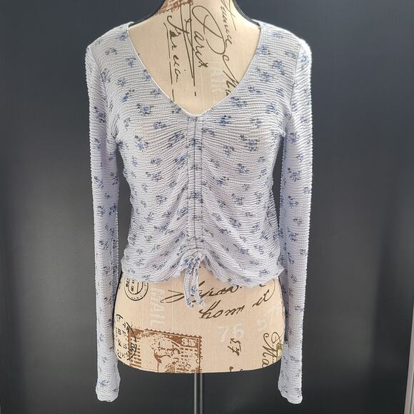 Hollister women's crop top baby blue floral Size Medium Cottagecore Fairycore - Picture 1 of 9